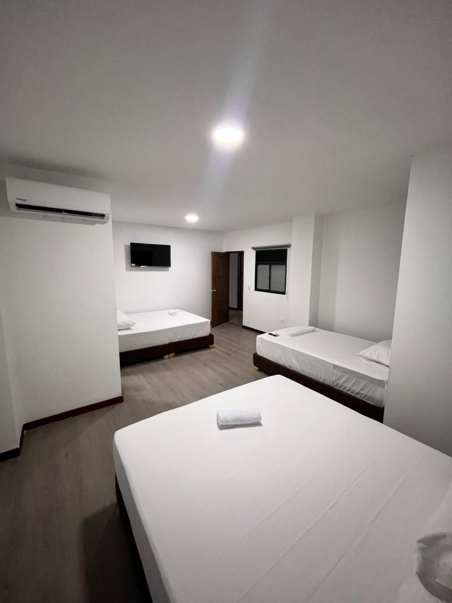 Hotel Gallery By 70 เมเดยิน ภายนอก รูปภาพ