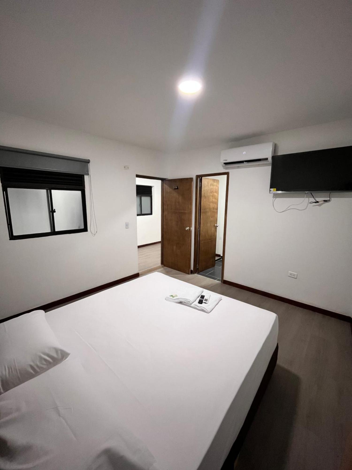 Hotel Gallery By 70 เมเดยิน ภายนอก รูปภาพ
