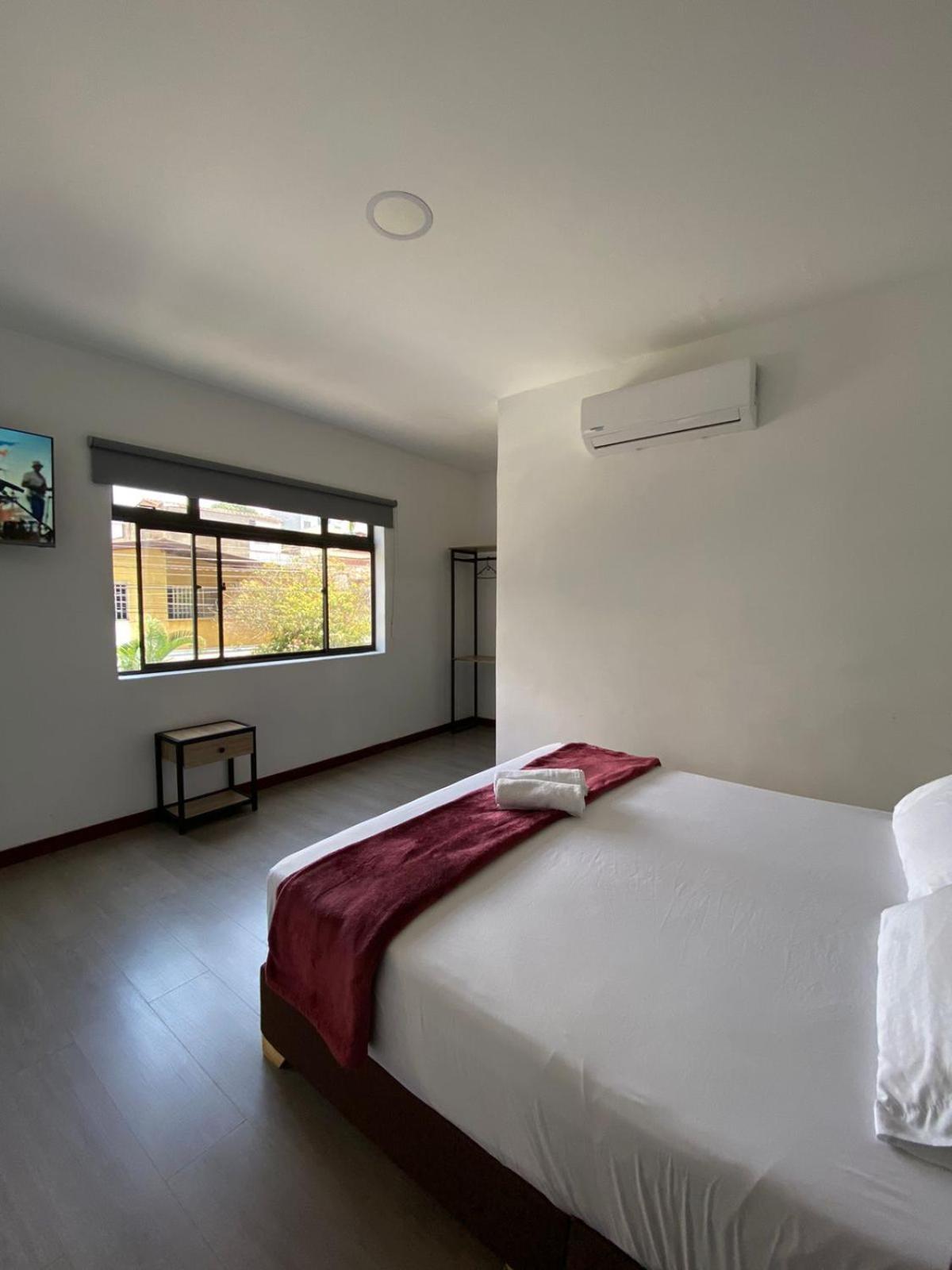 Hotel Gallery By 70 เมเดยิน ภายนอก รูปภาพ